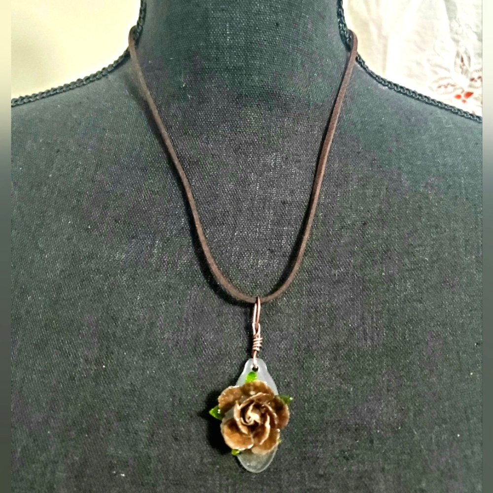 😀 HAND CRAFTED rose floral necklace resin acrylic brown